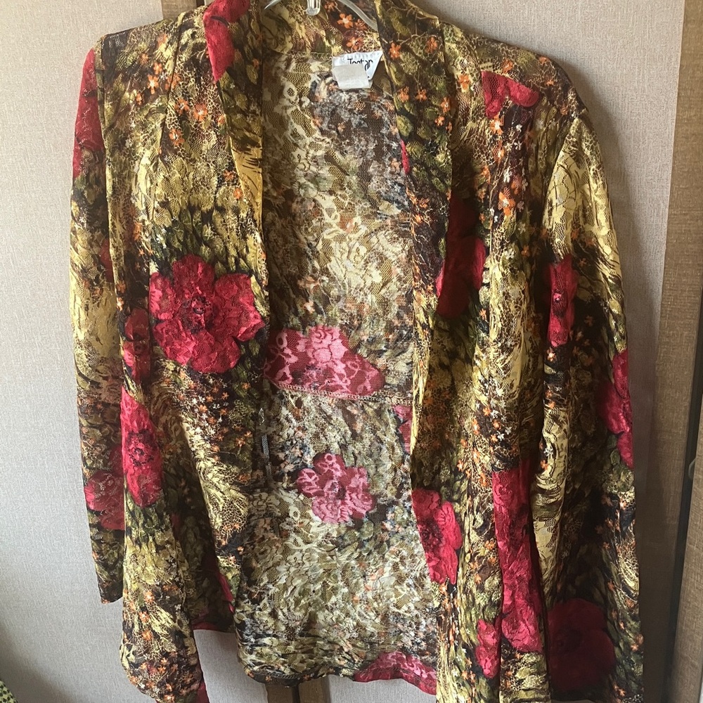 FINAL MARKDOWN Jostar Red and Gold lace like Floral Blazer small